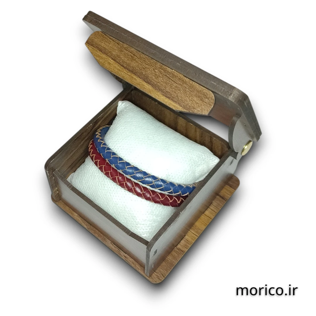 دستبند چرم قرمز آبی کد 111 به همراه باکس