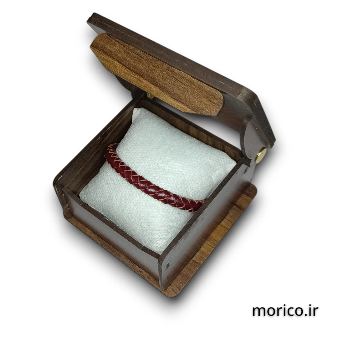 دستبند چرم قرمز کد 103 به همراه باکس