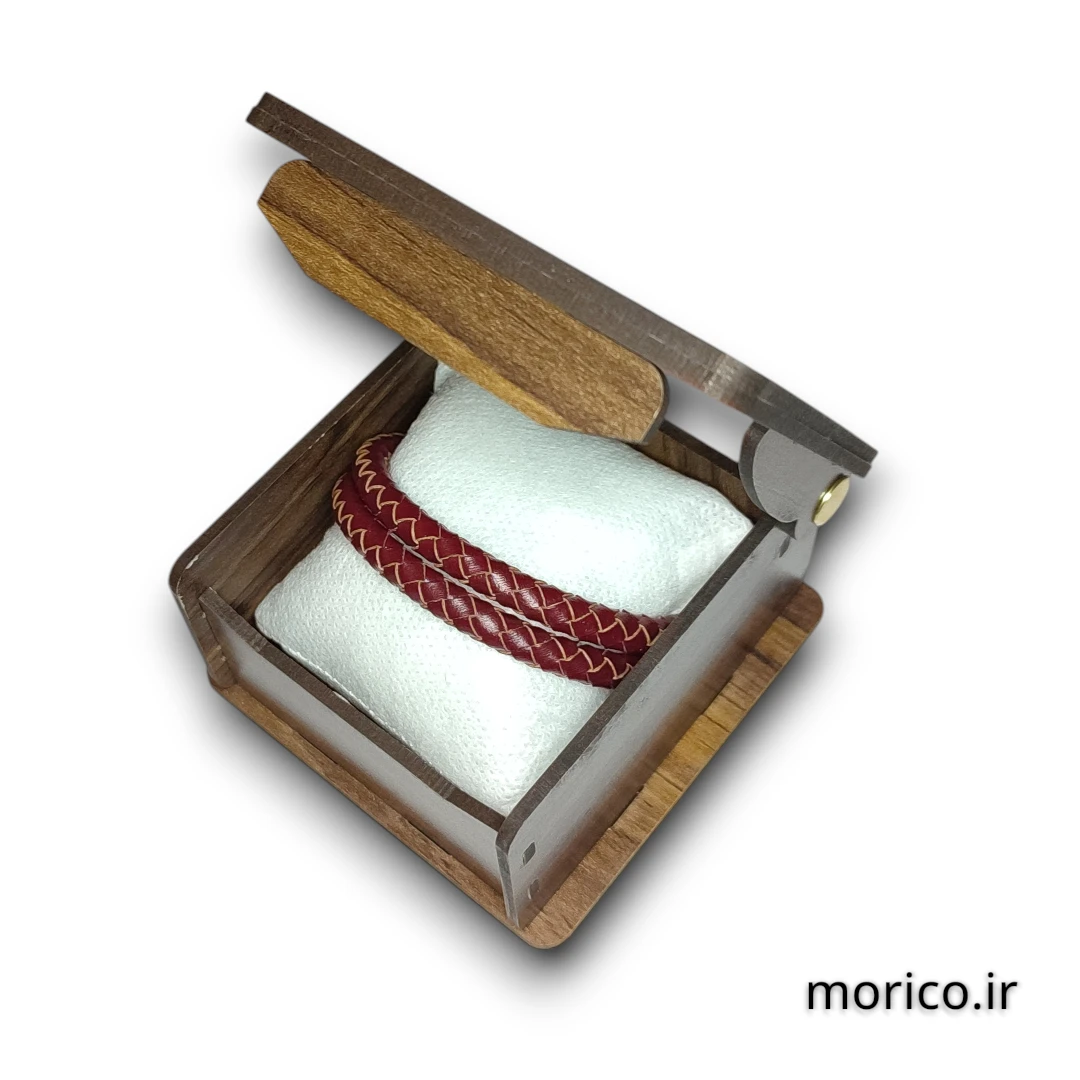 دستبند چرم قرمز کد 106 به همراه باکس