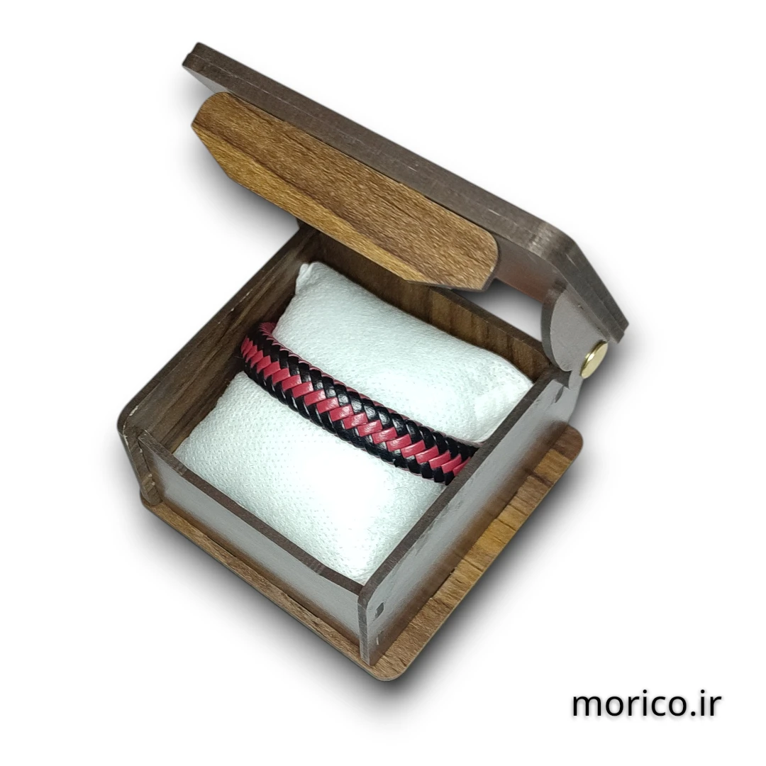 دستبند چرم مشکی قرمز کد 113 به همراه باکس